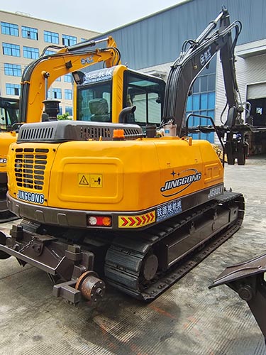 hot sale JingGong 8 tons crawler excavator with sleepr changer for railway maintenance hot sale JingGong 8 tons crawler excavator with sleepr changer for railway maintenance