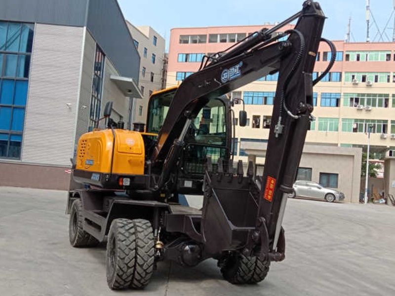 The JG80S wheeled bucket excavator is the ideal partner for urban and rural engineering projects